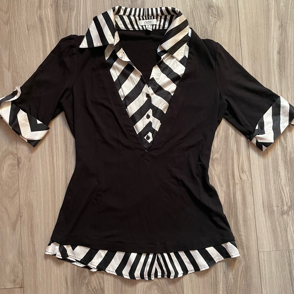 Cache 2 in 1 blouse, short-sleeves v neck, black and white office shirt, size M